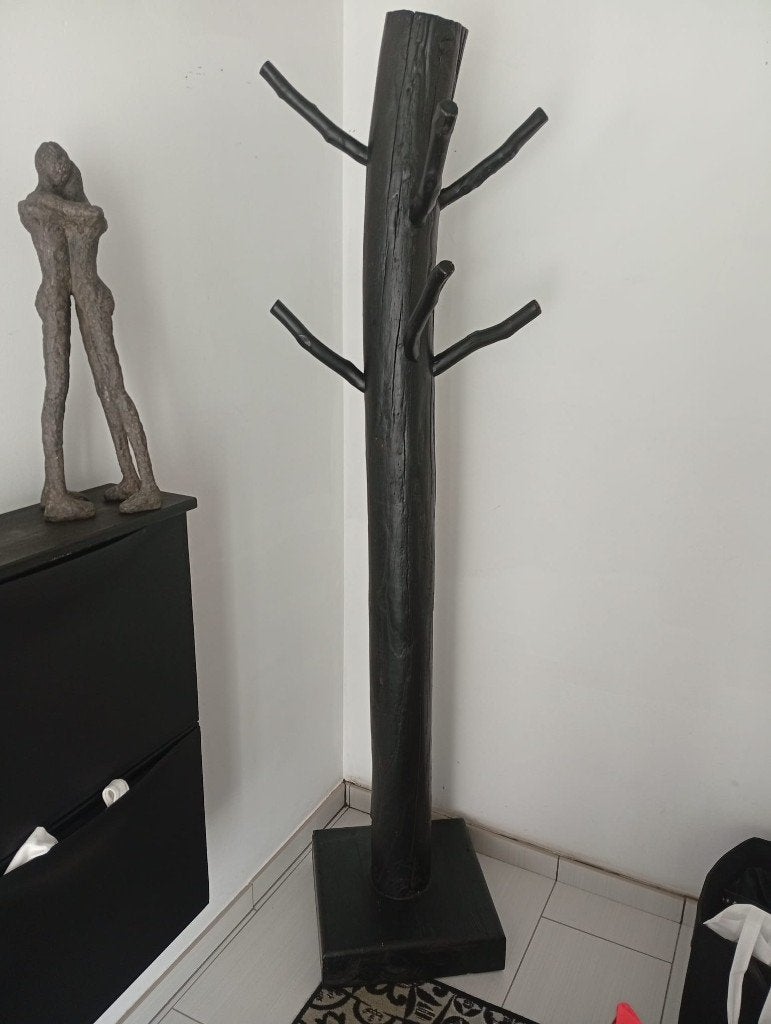 Design kapstok van massief hout – zwarte boomstamlook., Ophalen, Nieuw, Staande kapstok, 150 tot 200 cm