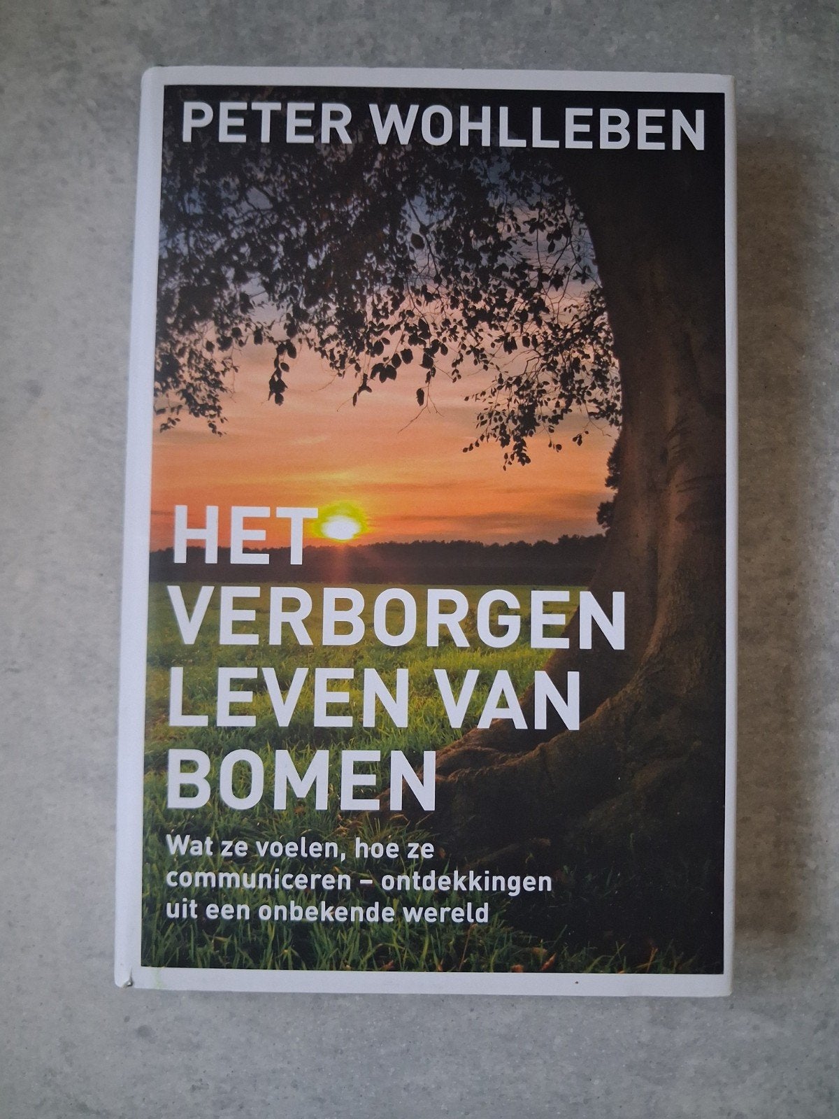 boek: Het verzorgen leven van bomen, Ophalen