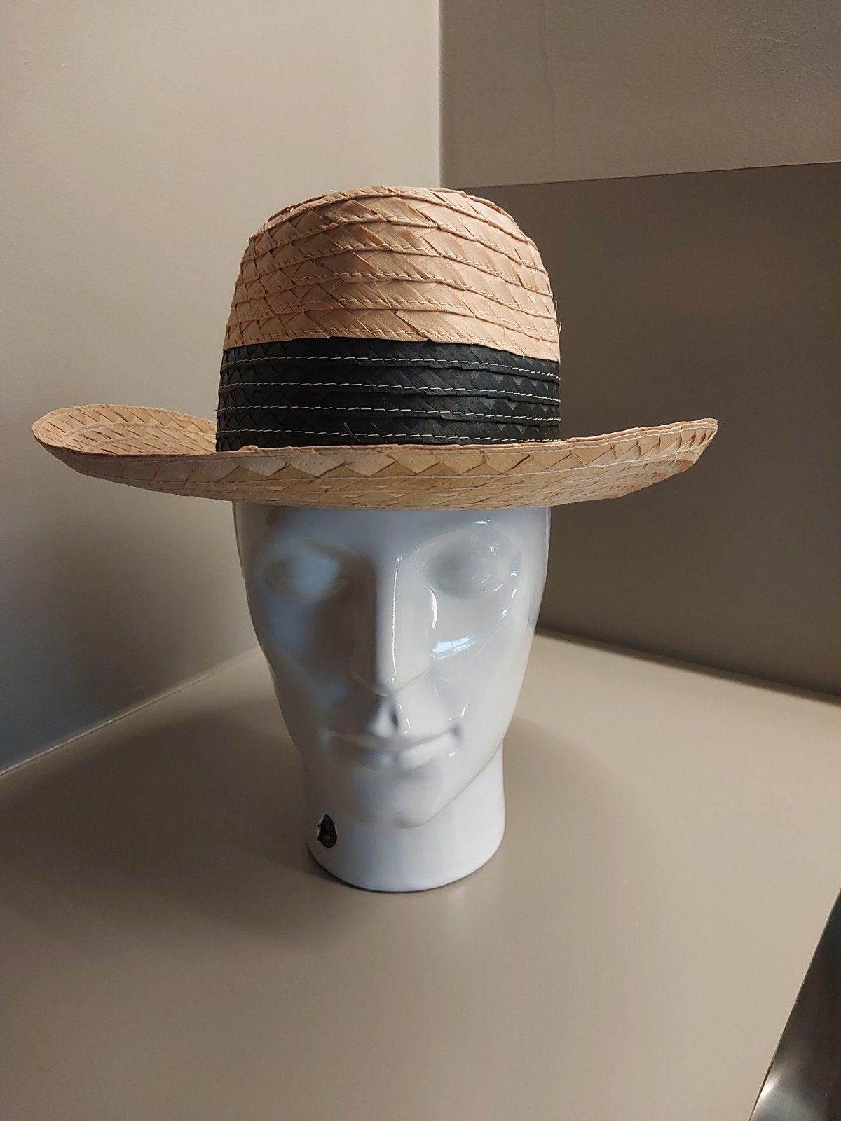 Chapeau de paille des années 1960 !, Enlèvement ou Envoi, Chapeau