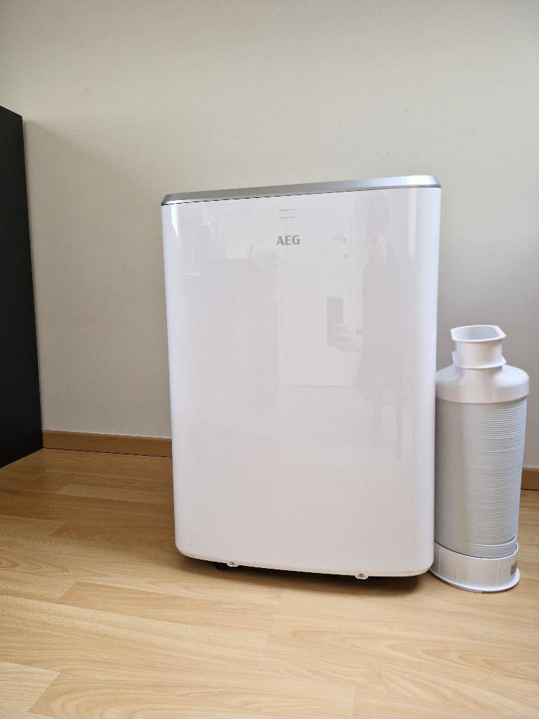 Airco AEG AXP26U338CW, Elektronische apparatuur, Airco's, Zo goed als nieuw, Mobiele airco, 60 tot 100 m³, 3 snelheden of meer