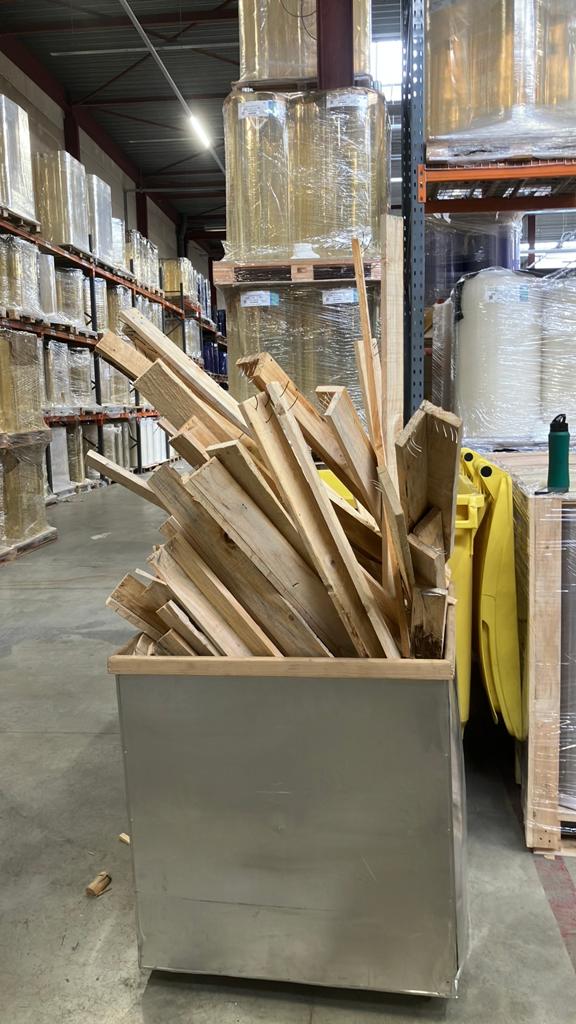 Hout / brandhout. Af te halen tijdens kantooruren, Ophalen, Blokken
