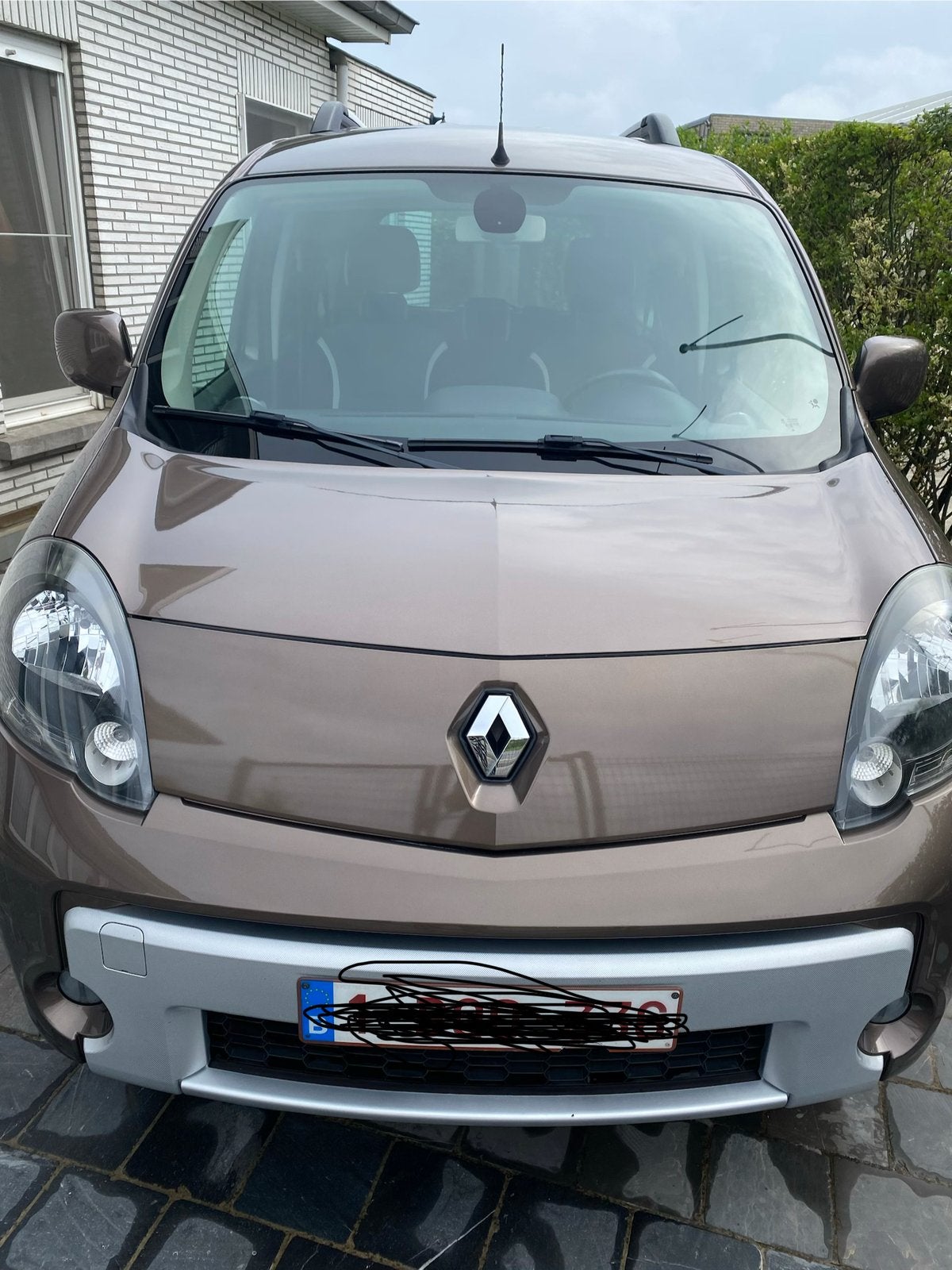 Renault Kangoo Dci 110. Kleur bruin. Comfortabel en ruim, Euro 5, Achat, Boîte manuelle, Noir