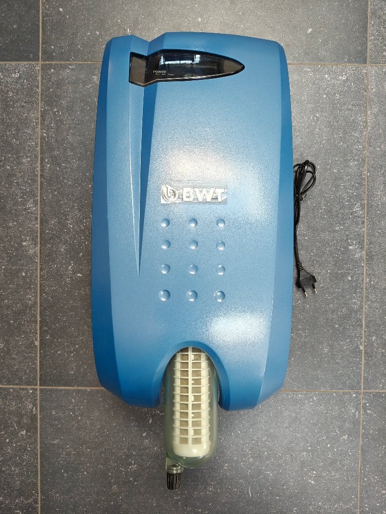 BWT AQA antikalksysteem/ kalkneutralisator/ ontkalker, Ophalen, Zo goed als nieuw, Elektrische waterontharder