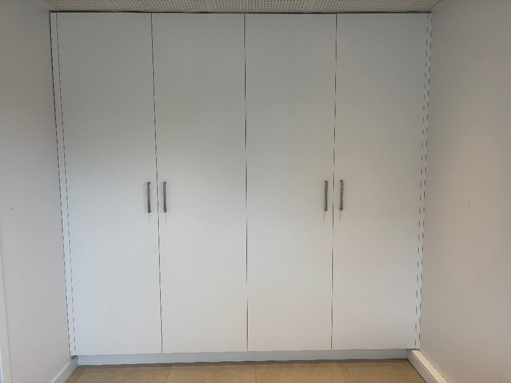 Een maatwerk kast – 4 deuren, Avec porte(s), 200 cm ou plus, Comme neuf, Enlèvement