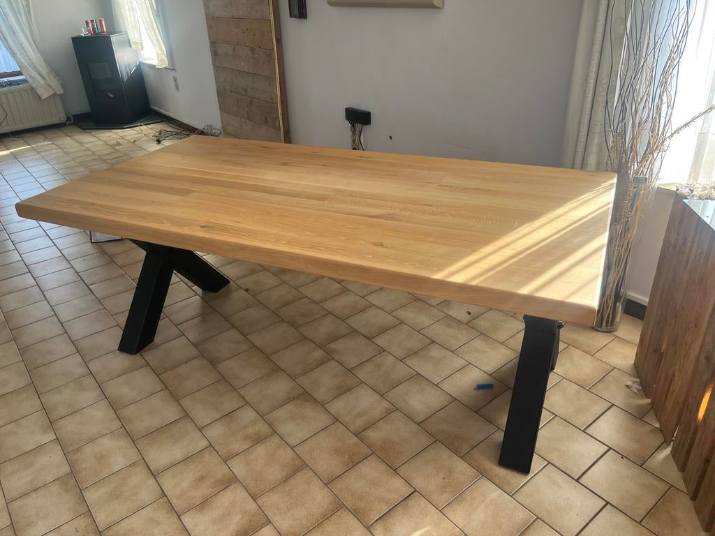 Table en bois dur massif, Enlèvement, Comme neuf