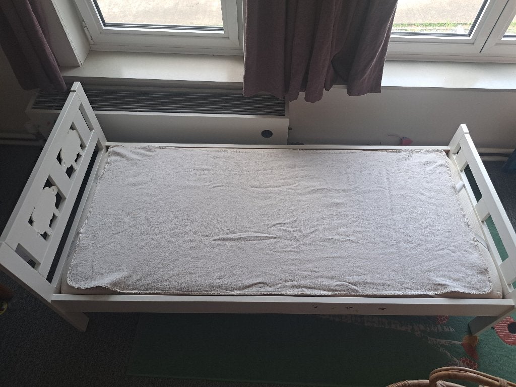 Peuter bed met eco-matras met overtrek en matrasbeschermer, 70 tot 85 cm, Zo goed als nieuw, 160 tot 180 cm, Ophalen