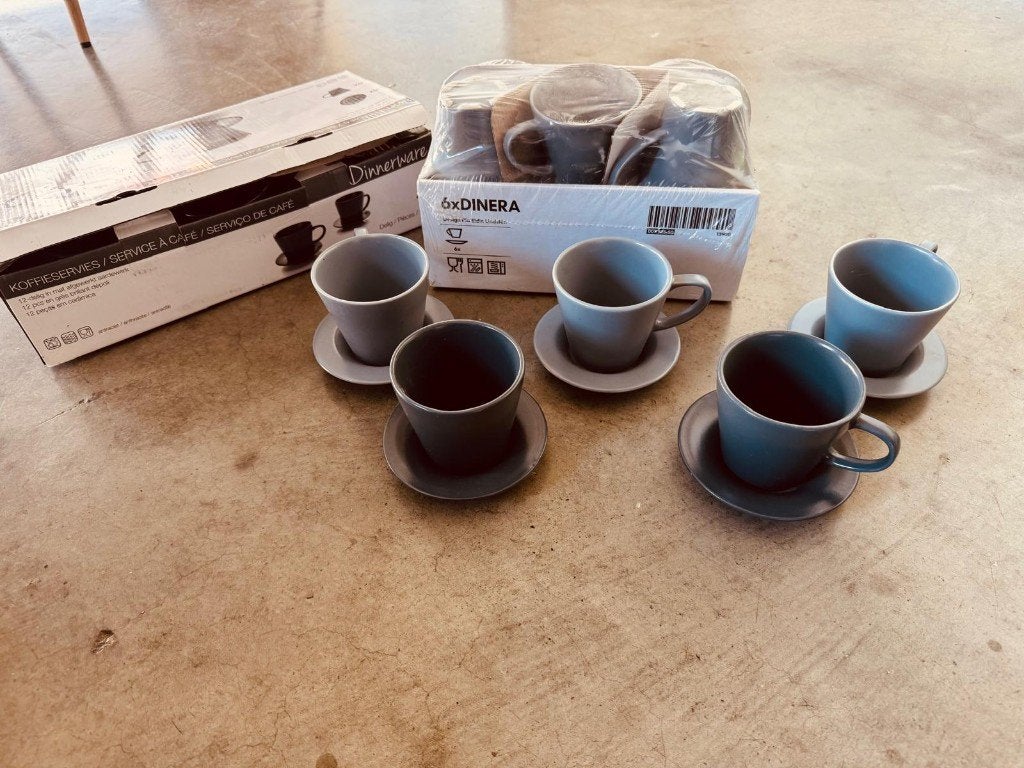 Grijs/blauwe koffiekopjes met schotels, Huis en Inrichting, Keuken | Servies, Ophalen, Nieuw, Keramiek, Kop(pen) en/of Schotel(s)