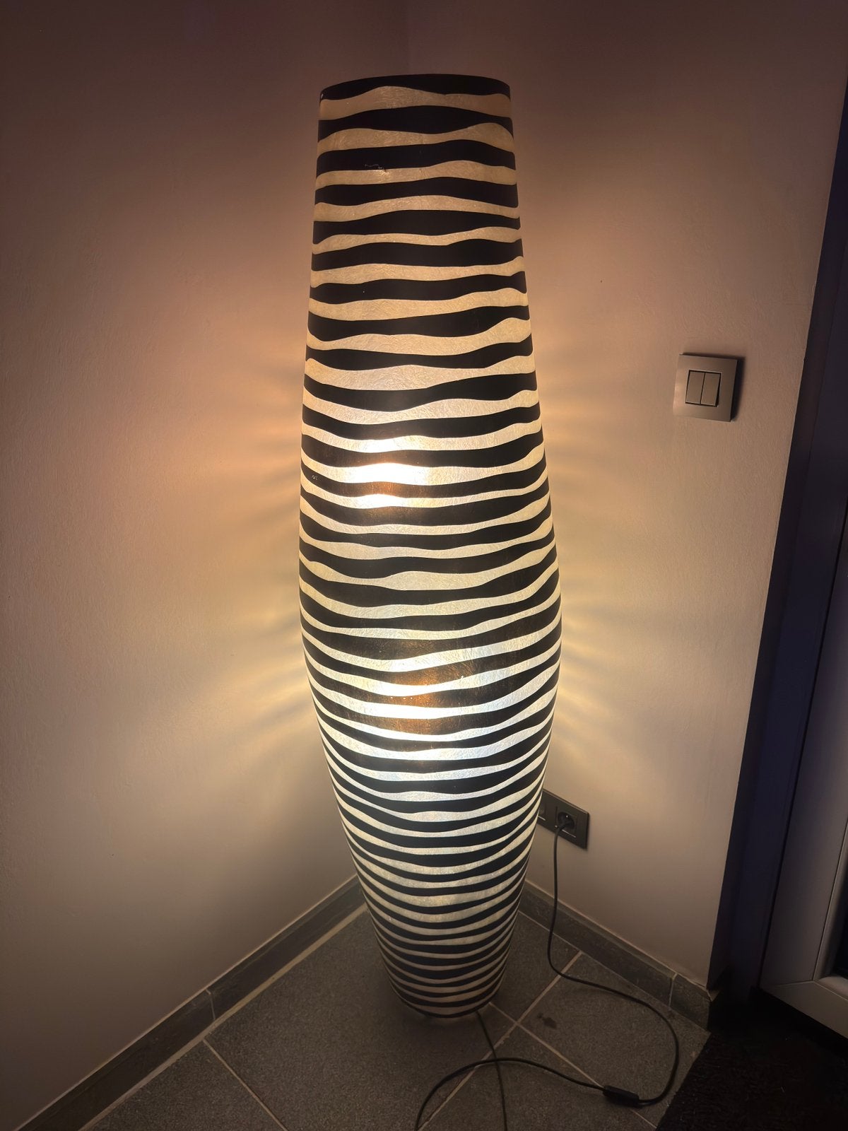 Vintage zebra vloerlamp – unieke retro eyecatcher, Enlèvement, Comme neuf, Blanc