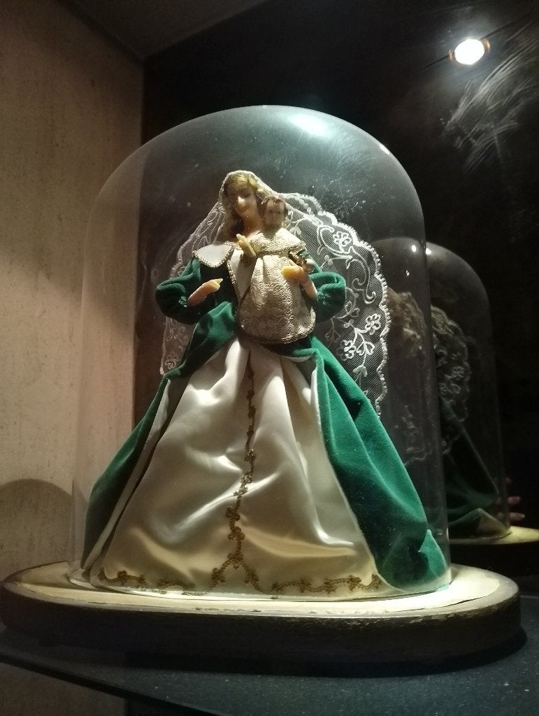 Maria beeldje met kindje Jezus onder stolp, Antiek en Kunst, Ophalen