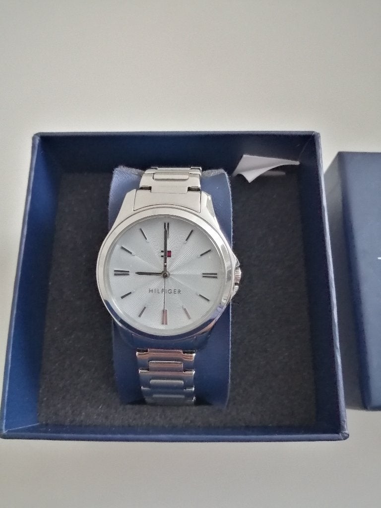 MOET NU WEG!! NIEUWE DURE TOMMY HILFIGER STEEL HORLOGE DAMES, Overige merken, Staal, Staal, Verzenden