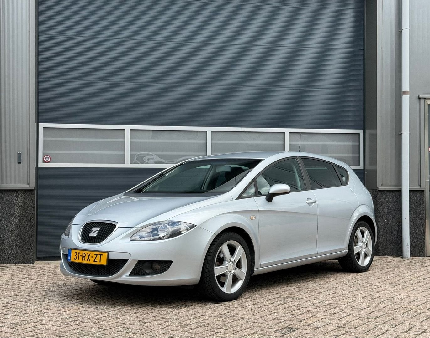 Seat Leon 1.6 Stylance bj.2006 Clima|Cc|Oh boekjes|Nap., Autos, Seat, Argent ou Gris, Achat, Berline, 183 g/km