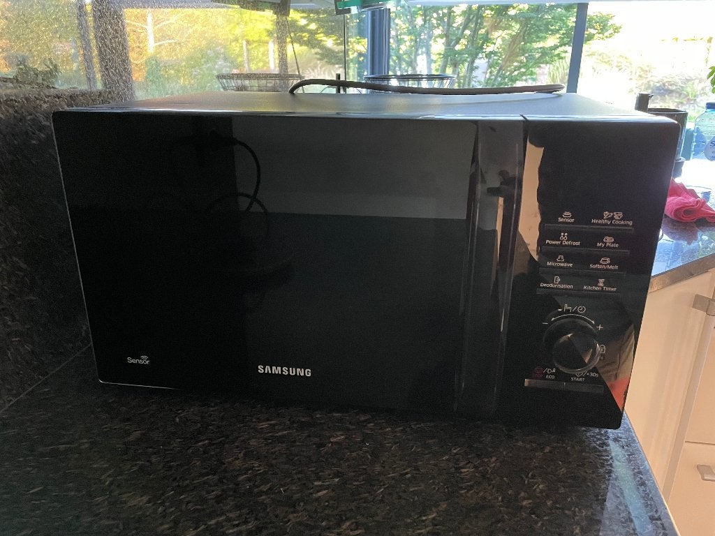 Samsung microgolgoven - zwart - amper gebruikt, Ophalen, Microgolfoven, Zo goed als nieuw, Draaiplateau