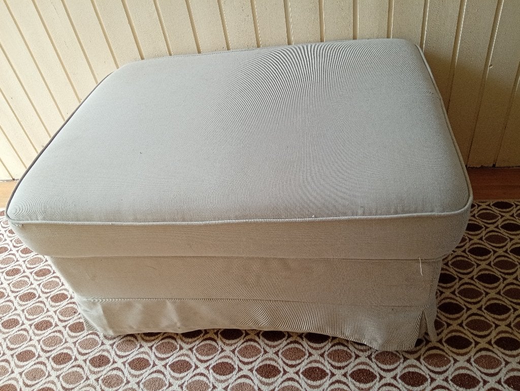 Ektorp Ikea zetel met bijhorende poef, Huis en Inrichting, Ophalen, Gebruikt, 150 tot 200 cm, Tweepersoons