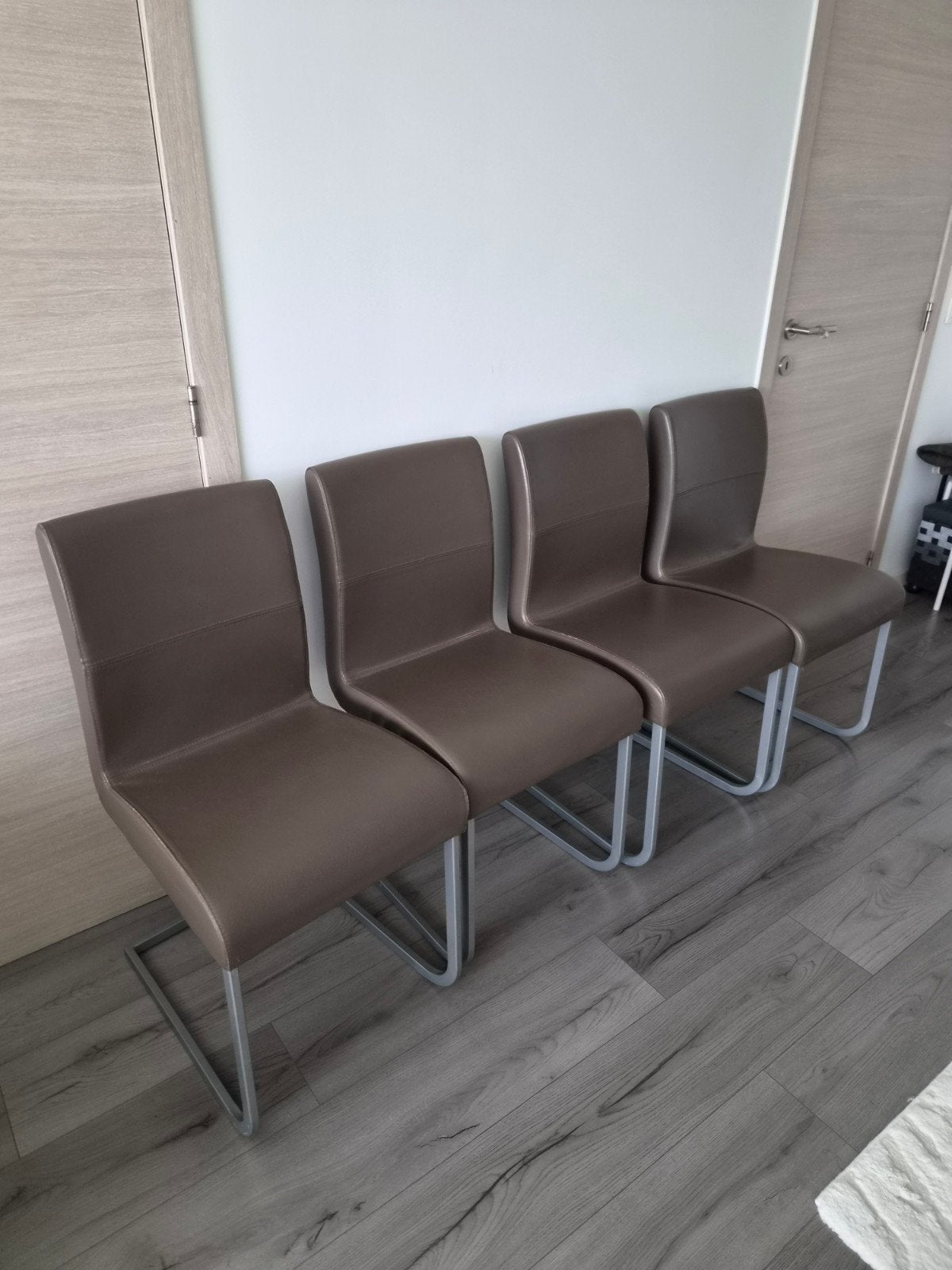 6 stoel echte leder bruin en eet tafel kunt ook vergroten, Maison & Meubles, Enlèvement, Brun, Cuir