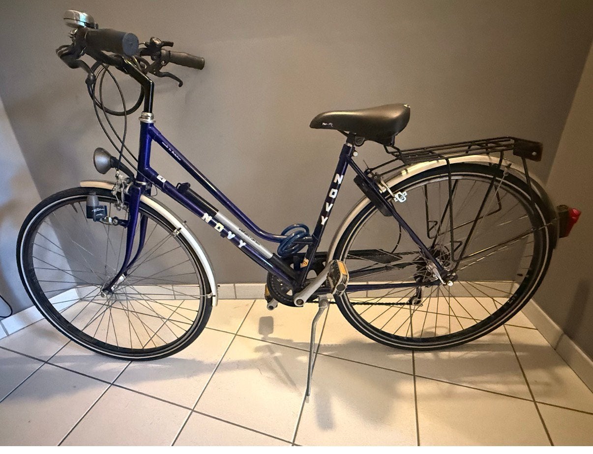 Paarse Novy damesfiets – stevig en praktisch, Fietsen en Brommers, Ophalen, Gebruikt, Minder dan 10 versnellingen