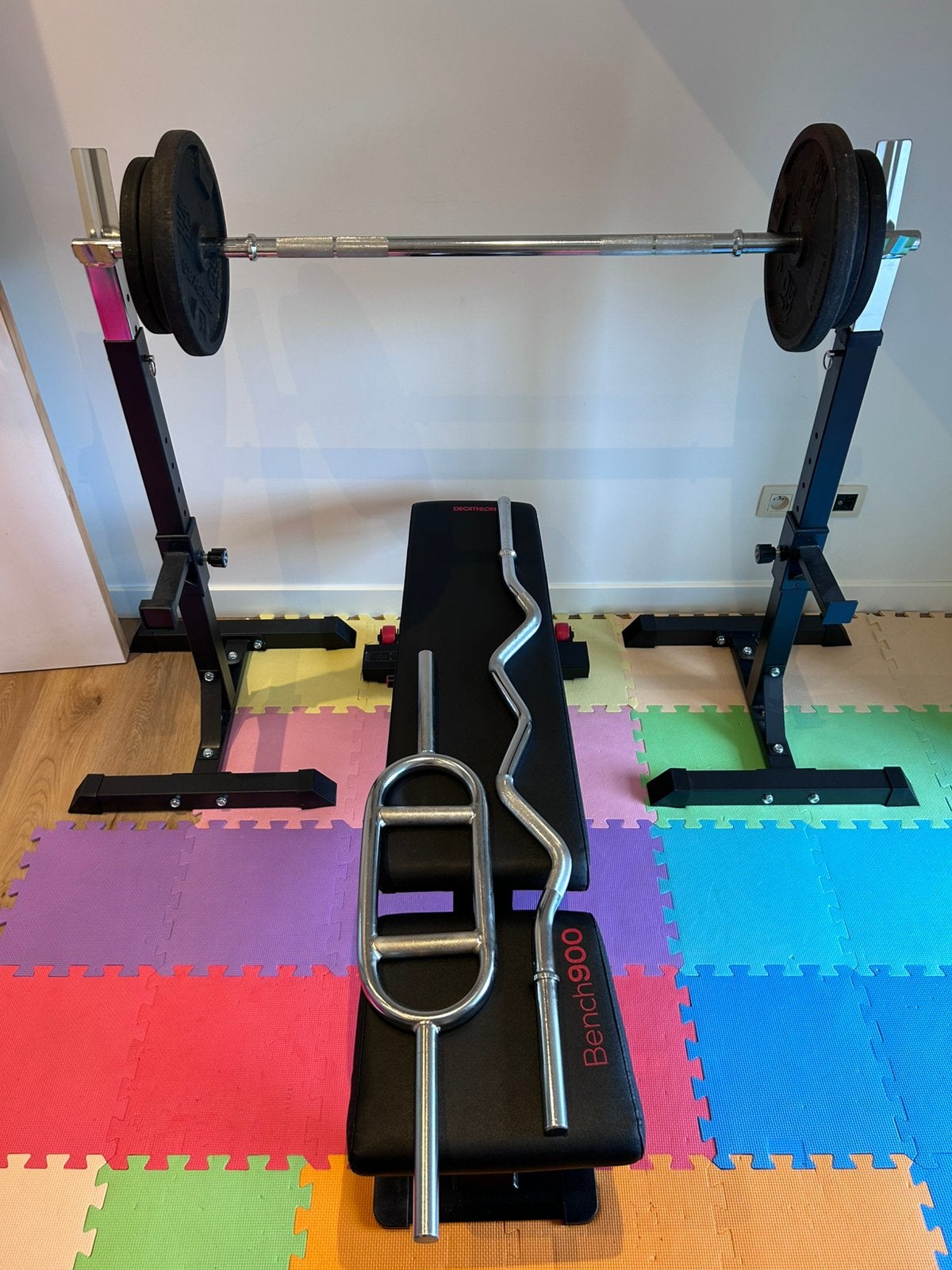 Bench press Fitness + bar + gewichten, Sports & Fitness, Enlèvement, Comme neuf