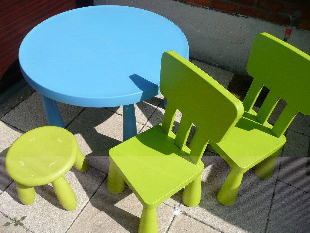 kindertafeltje+stoelen, Enfants & Bébés, Chambre d'enfant | Tables & Chaises, Enlèvement, Utilisé, Chaise(s)