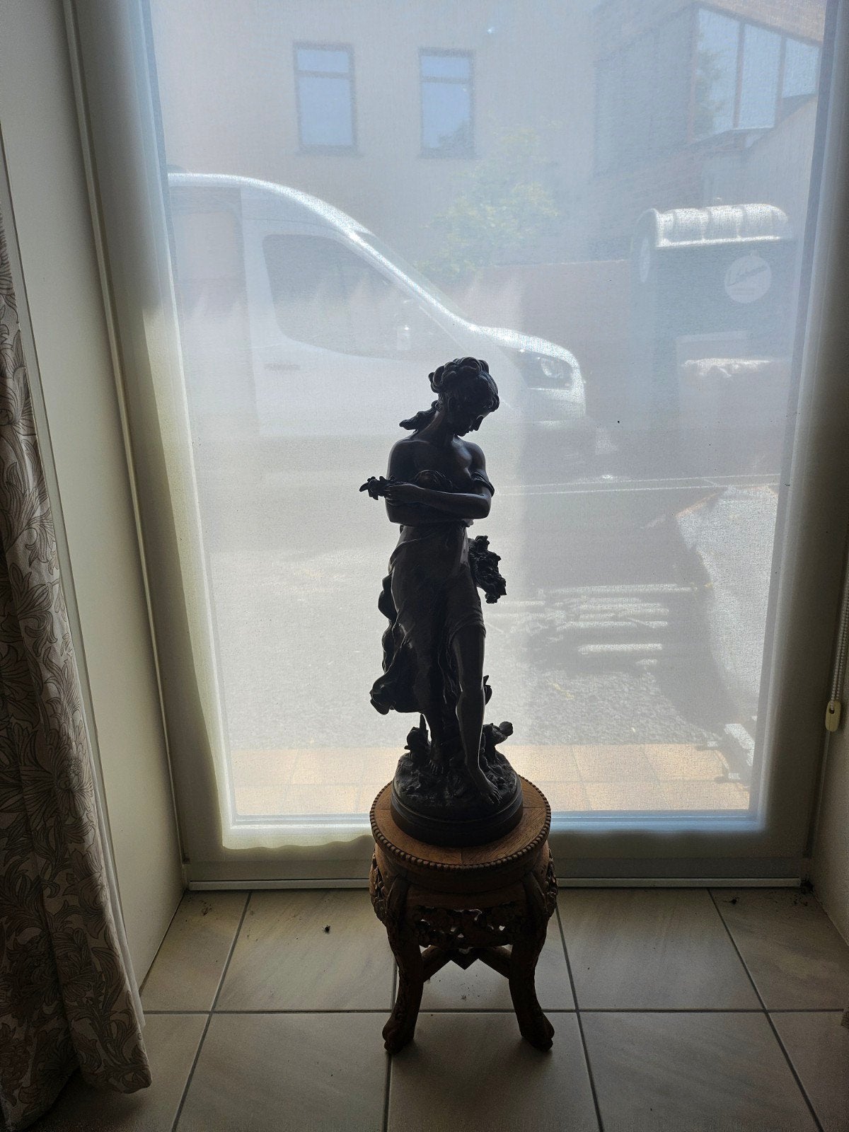 Bronzen groot beeld, Ophalen