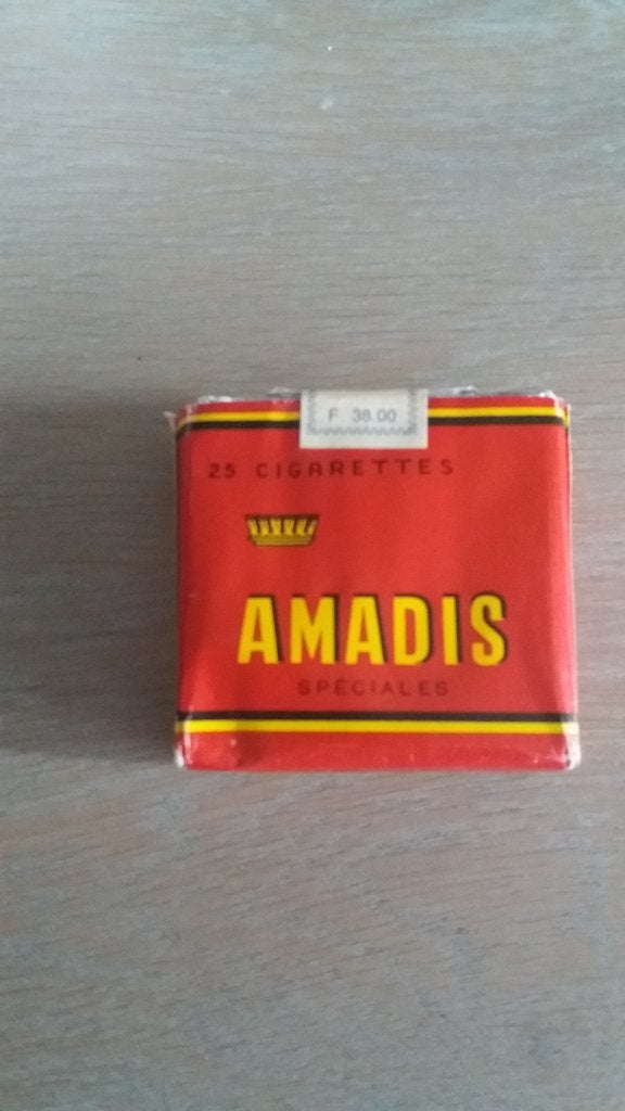 vintage pakje sigaretten  amadis met taksband, Verzamelen, Rookartikelen, Aanstekers en Luciferdoosjes, Ophalen