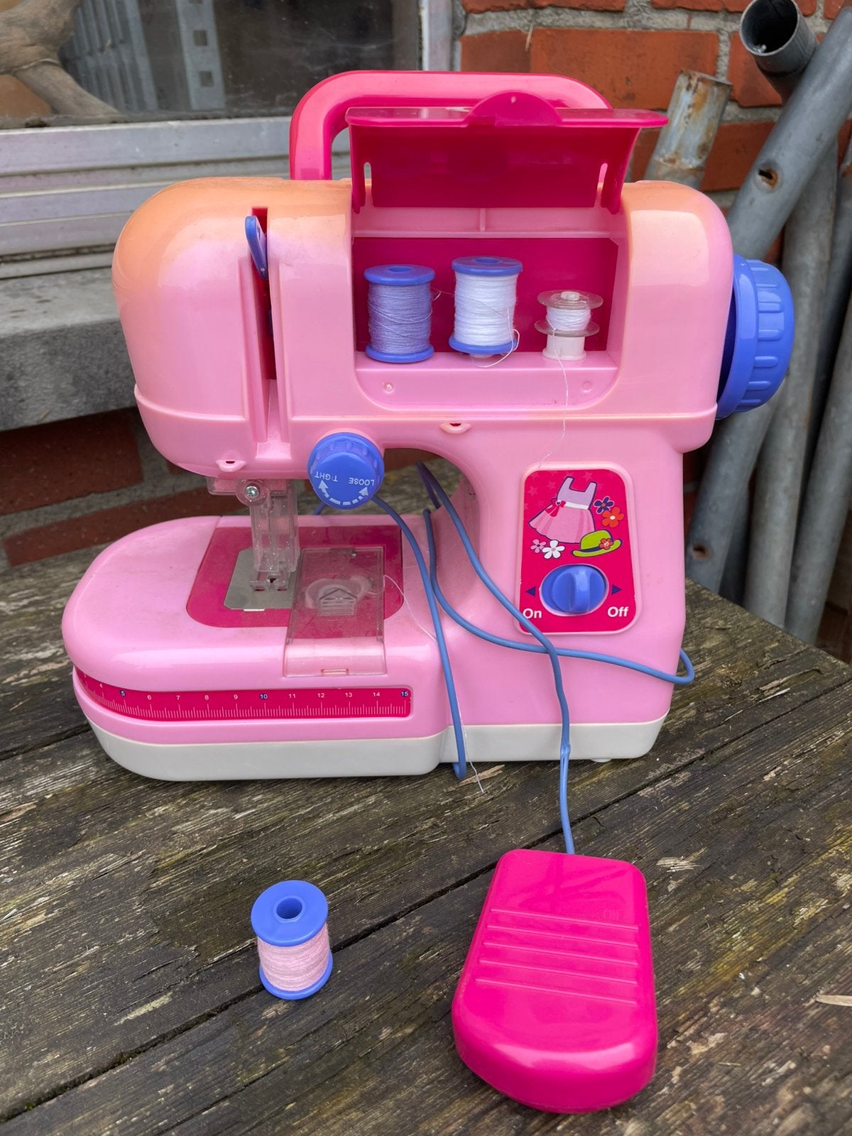 Eerste naaimachine voor kinderen, Hobby en Vrije tijd, Naaimachines en Toebehoren, Ophalen, Zo goed als nieuw, Naaimachine