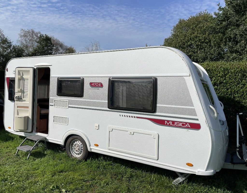 LMC Musica 470E 2015 | mover | zomer- én winterklaar, Standaardzit, Fietsenrek, Particulier, 2 aparte bedden
