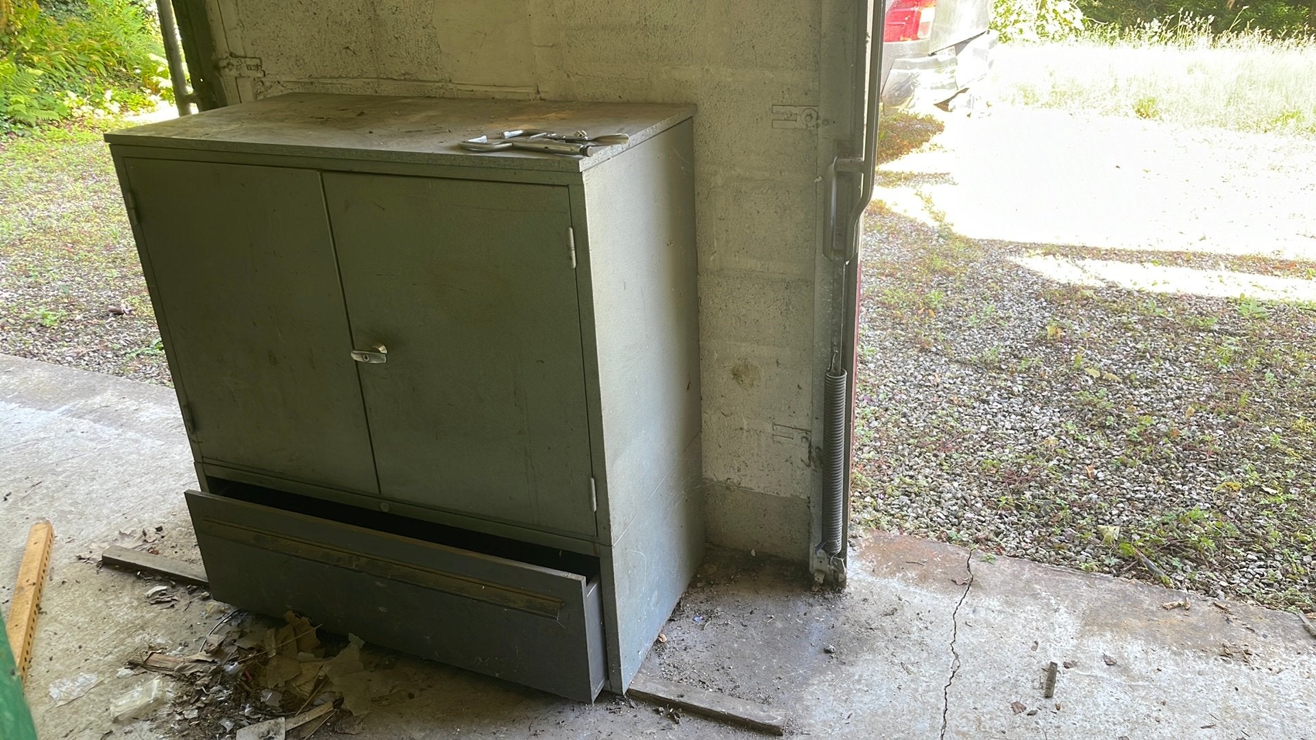 Meuble d’atelier en metal à donner