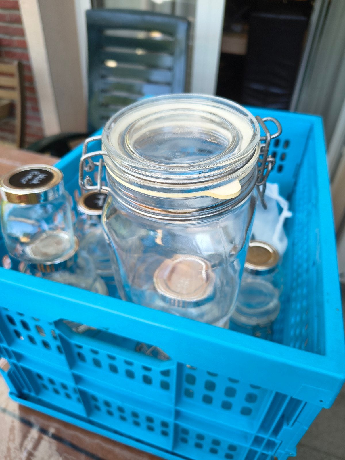 bocaux en verre, Enlèvement