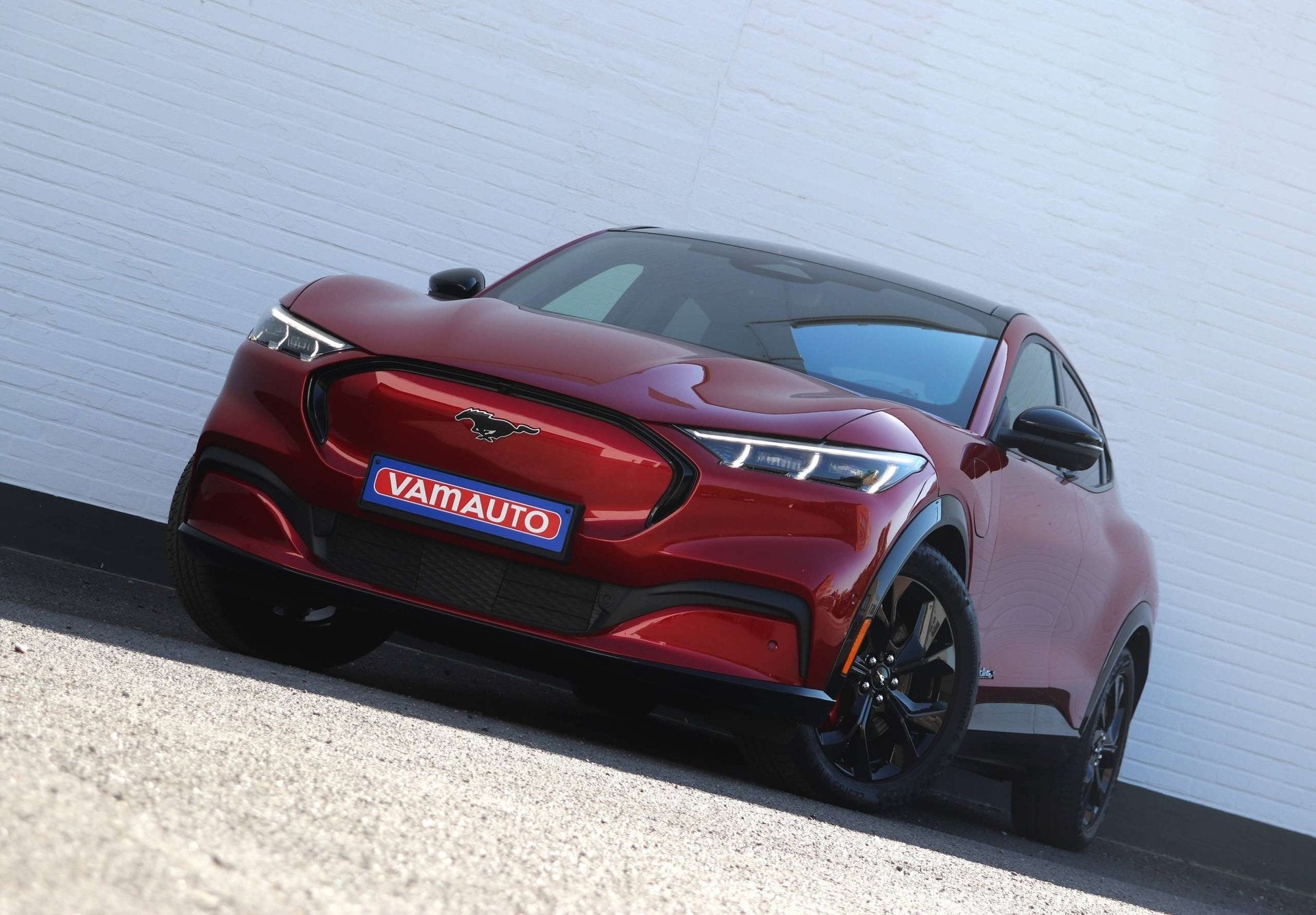 Ford Mustang Mach-E 76 kWh AWD Premium - Pano/BlindSpot/B&O/, Auto's, Automaat, 269 pk, Gebruikt, 2640 kg