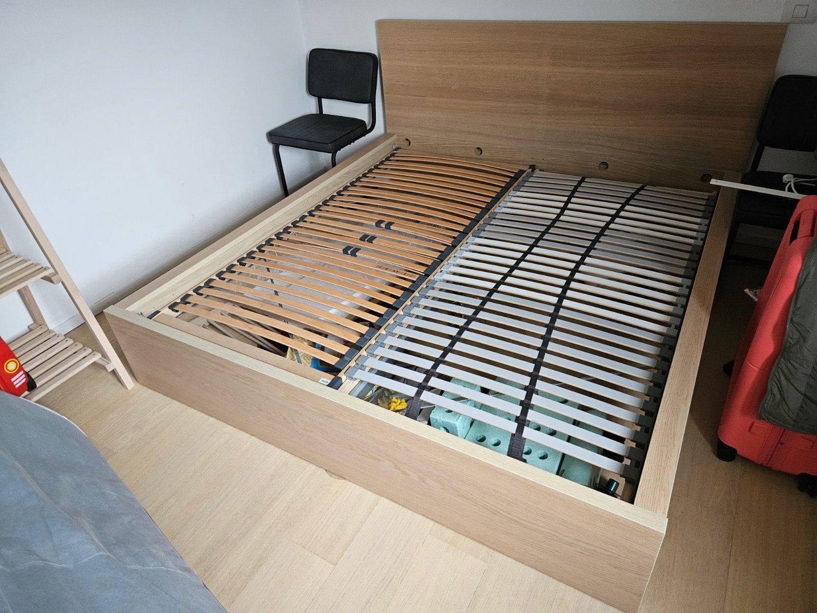 MALM, bedonderstel eikenfineer, 180x200 cm (+2 lattenbodems), Ophalen, Beige, Tweepersoons, Zo goed als nieuw