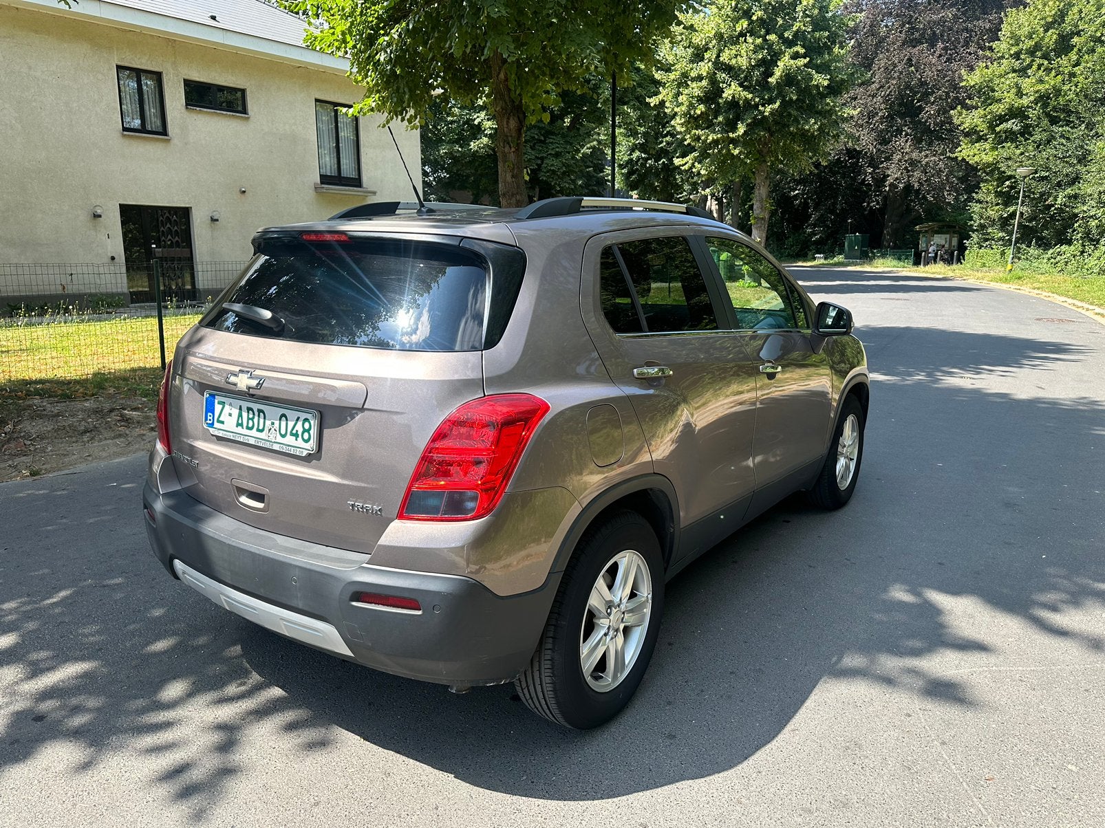 CHEVROLET TRAX • 82.000KM • ESSENCE •, Auto's, Chevrolet, Voorwielaandrijving, Euro 5, Stof, Zwart