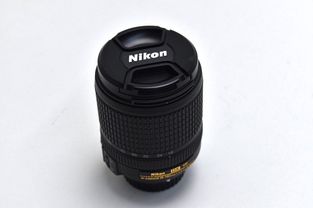 Objectif Nikon TOP 18-140 mm 3,5-5,6G ED DX VR AF-S, TV, Hi-fi & Vidéo, Enlèvement ou Envoi, Utilisé, Nikon, Bouchons d'objectif