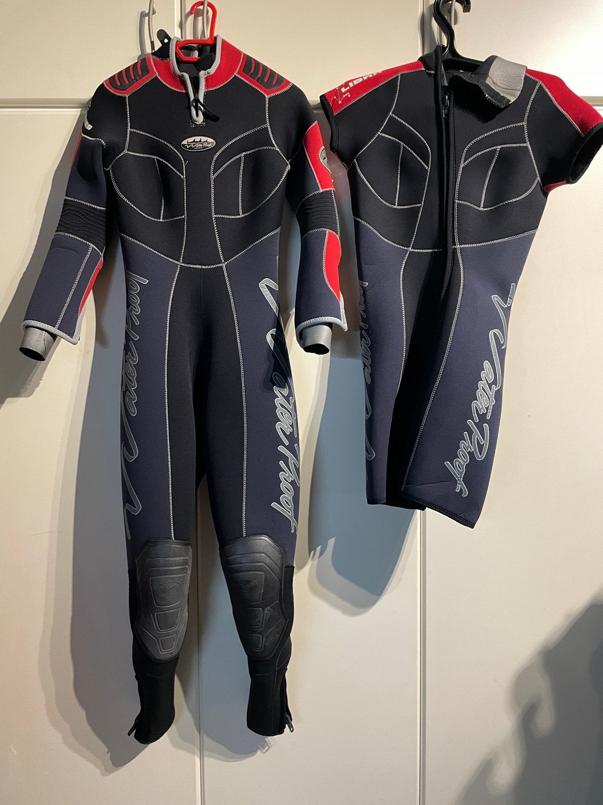 Combinaison et surcombi femmes Waterproof, tailles M et ML, Sports nautiques & Bateaux, Plongée, Enlèvement ou Envoi, Utilisé