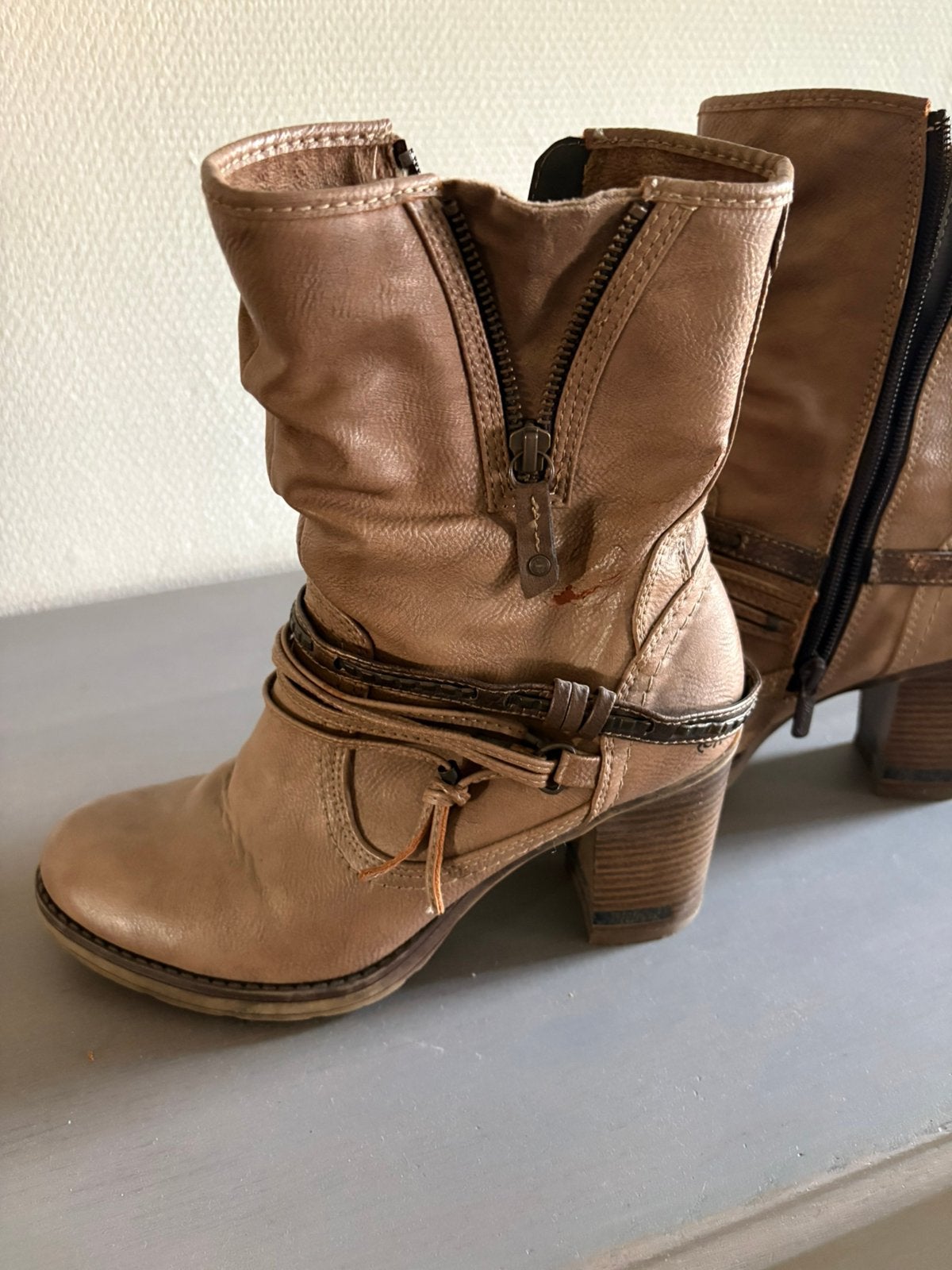 Halve laarzen Mustang, Brun, Enlèvement, Boots et Botinnes, Porté