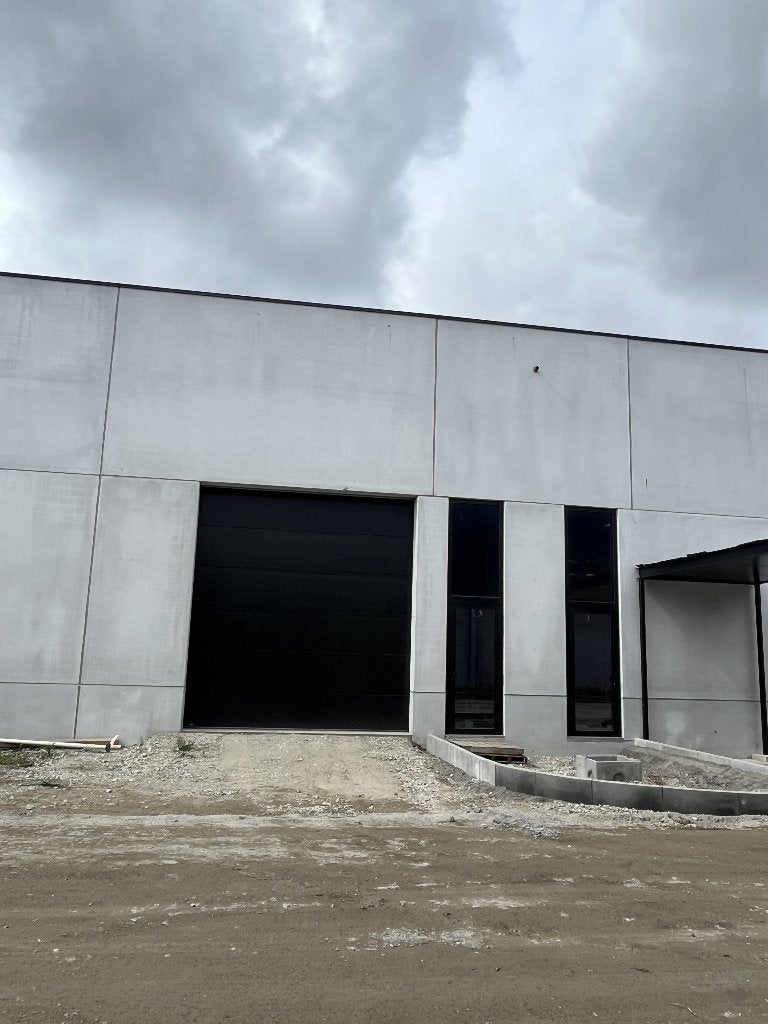Bedrijfsgebouw Te huur. Schrijnwerkerij, Enlèvement
