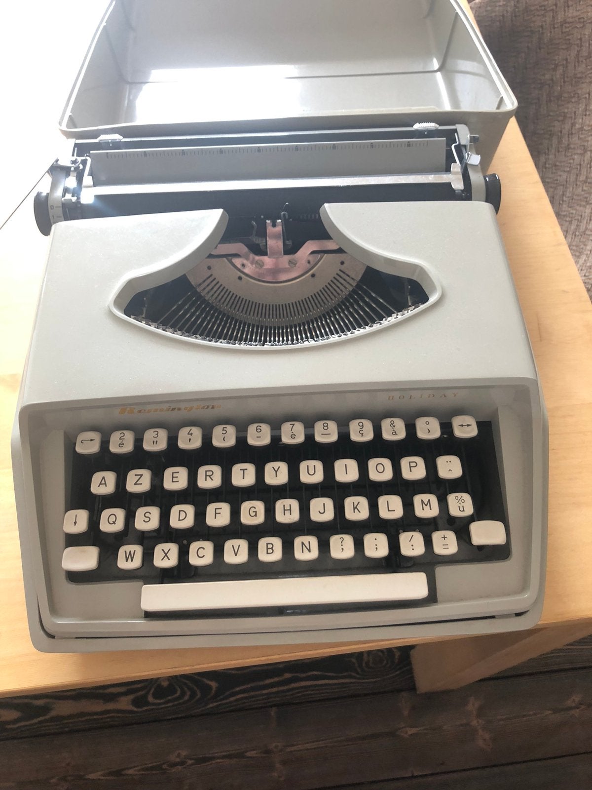 Machine à écrire vintage Remington Clavier AZERTY avec capot, Divers, Machines à écrire, Comme neuf, Enlèvement