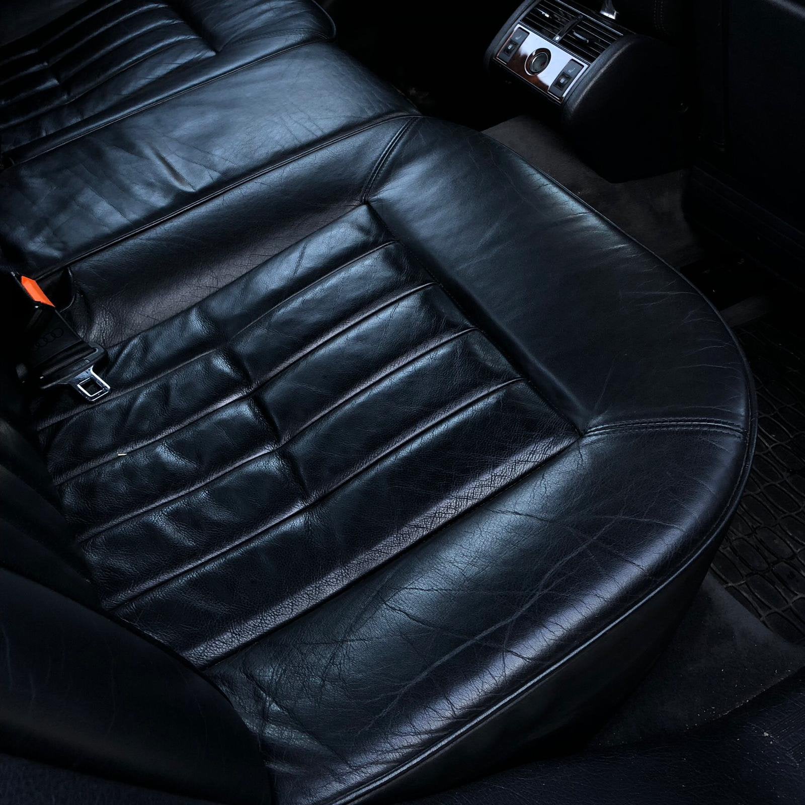 Audi A8 4.2 Quattro oldtimer, foto 9