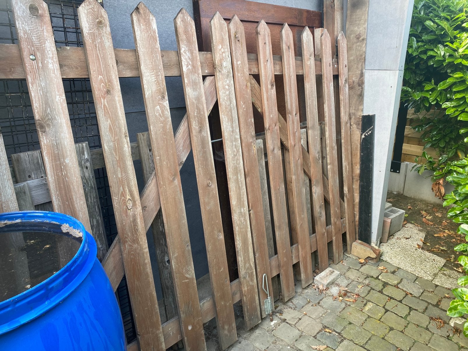 Twee tuinpoorten, Ophalen