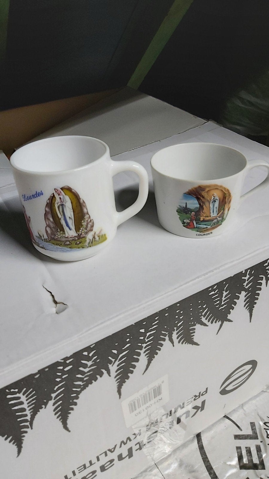 Twee drinktassen van Lourdes, Collections, Religion, Enlèvement