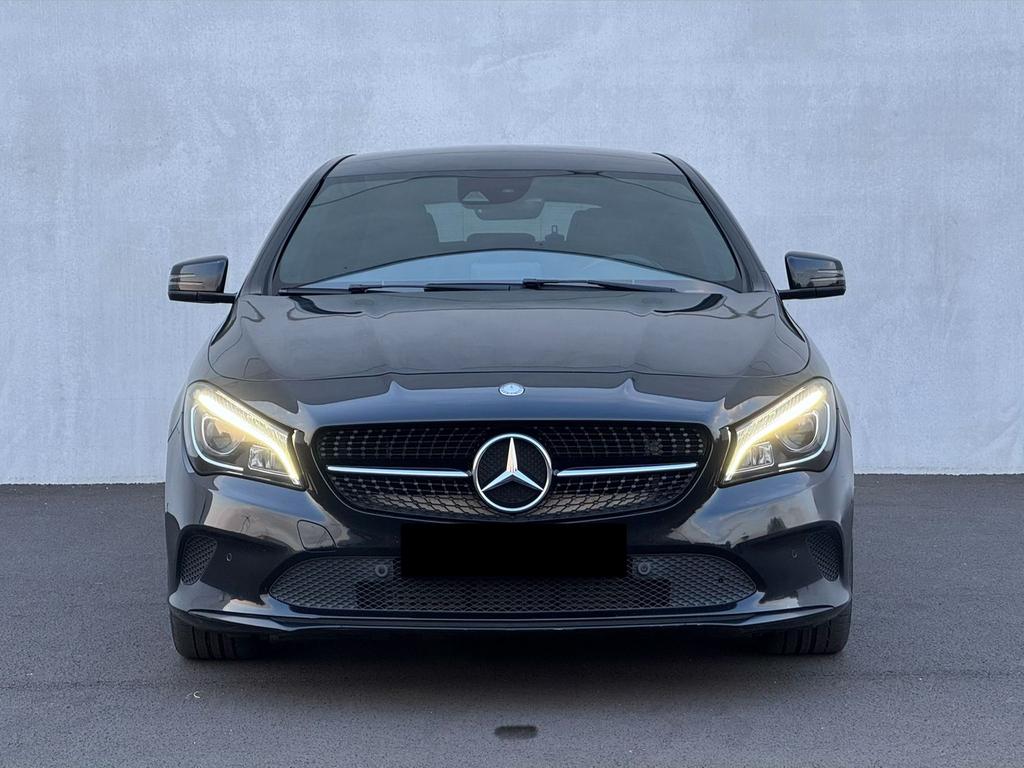 Mercedes-benz Cla180 shooting break 2017 full black, Auto's, CLA, 4 cilinders, 450 kg, Zwart