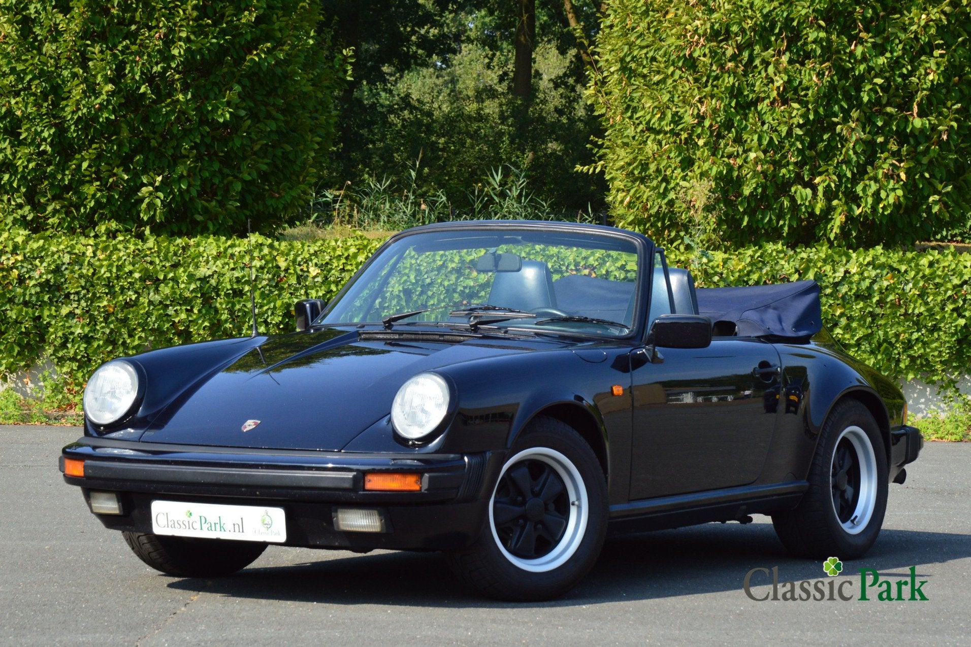 Porsche 911 Carrera 3.2 Cabriolet (bj 1986), Auto's, Oldtimers, Achterwielaandrijving, Blauw, 170 kW, Leder