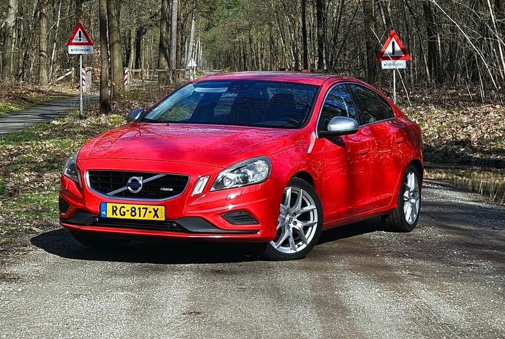 Volvo S60 R-Design T4 2011 Rood, Auto's, Volvo, Euro 5, Overige kleuren, 5 deurs, Particulier