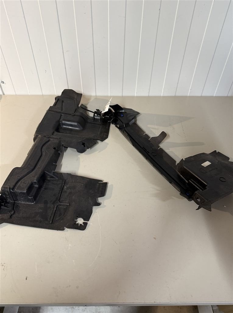 peugeot partner radiator luchtgeleider 2-delig 9817397380 -, Ophalen of Verzenden, Zo goed als nieuw