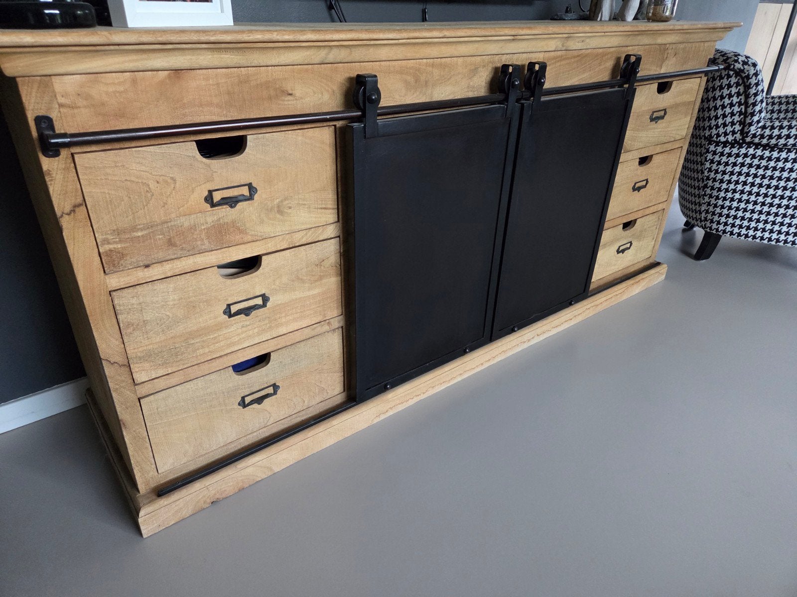 Buffet Cabinet, Ophalen