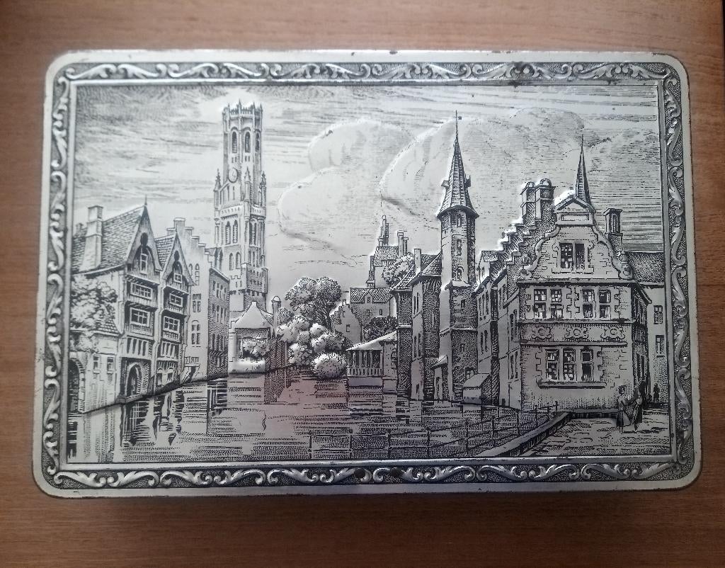 Vintage DBF Box uit Brugge België, Verzamelen, Blikken, Ophalen of Verzenden, Zo goed als nieuw, Koek(jes)