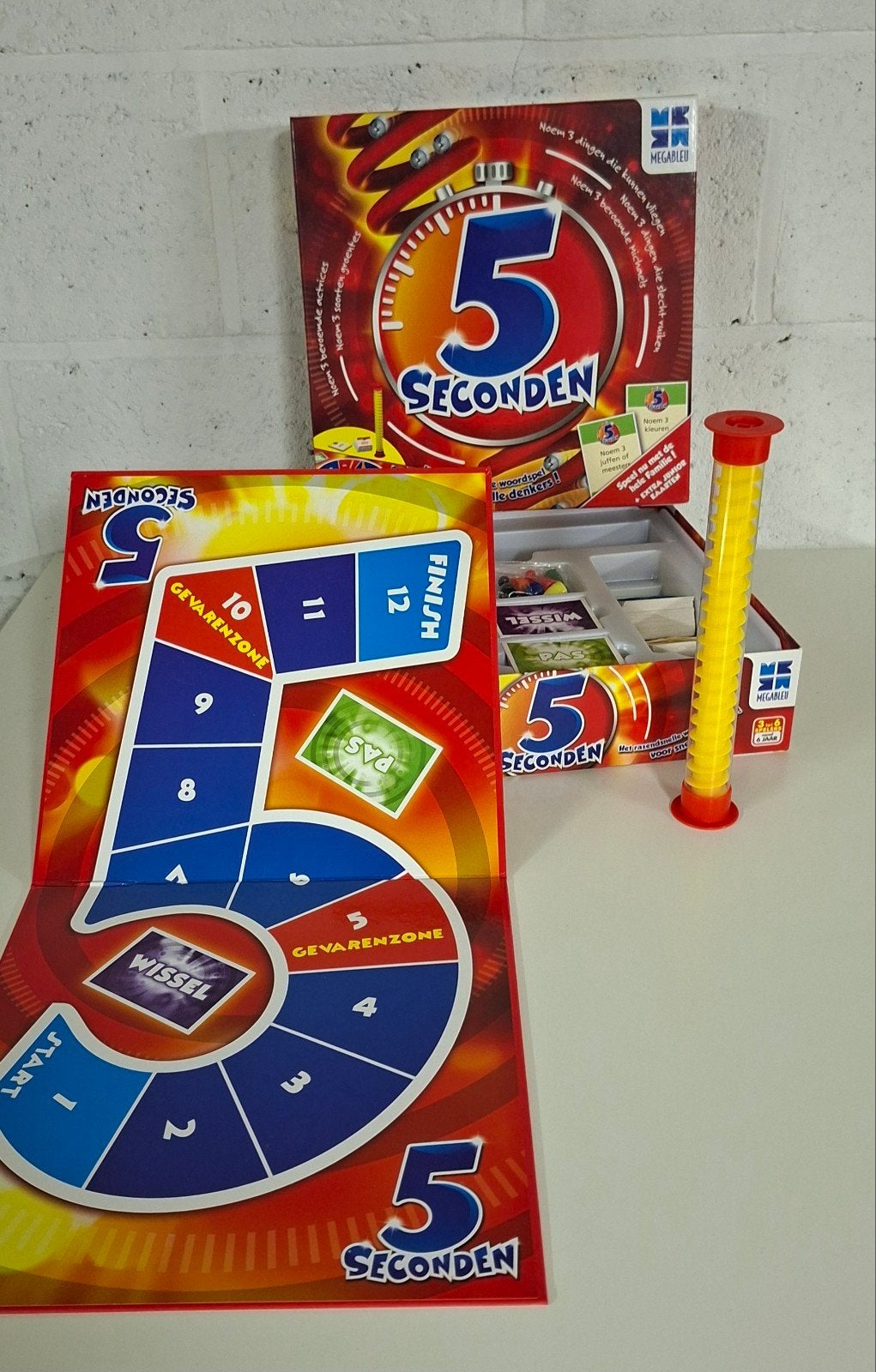 Spel - 5 seconden, Hobby en Vrije tijd, Gezelschapsspellen | Overige, Drie of vier spelers, Ophalen, Zo goed als nieuw, Megableu