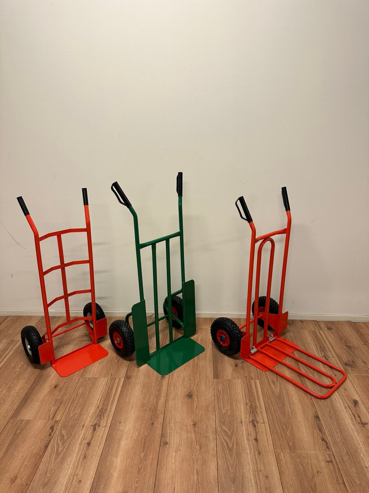 Diverse nieuwe steekwagens – stevig en direct inzetbaar, Bricolage & Construction, Chariots de transport, Enlèvement, Comme neuf