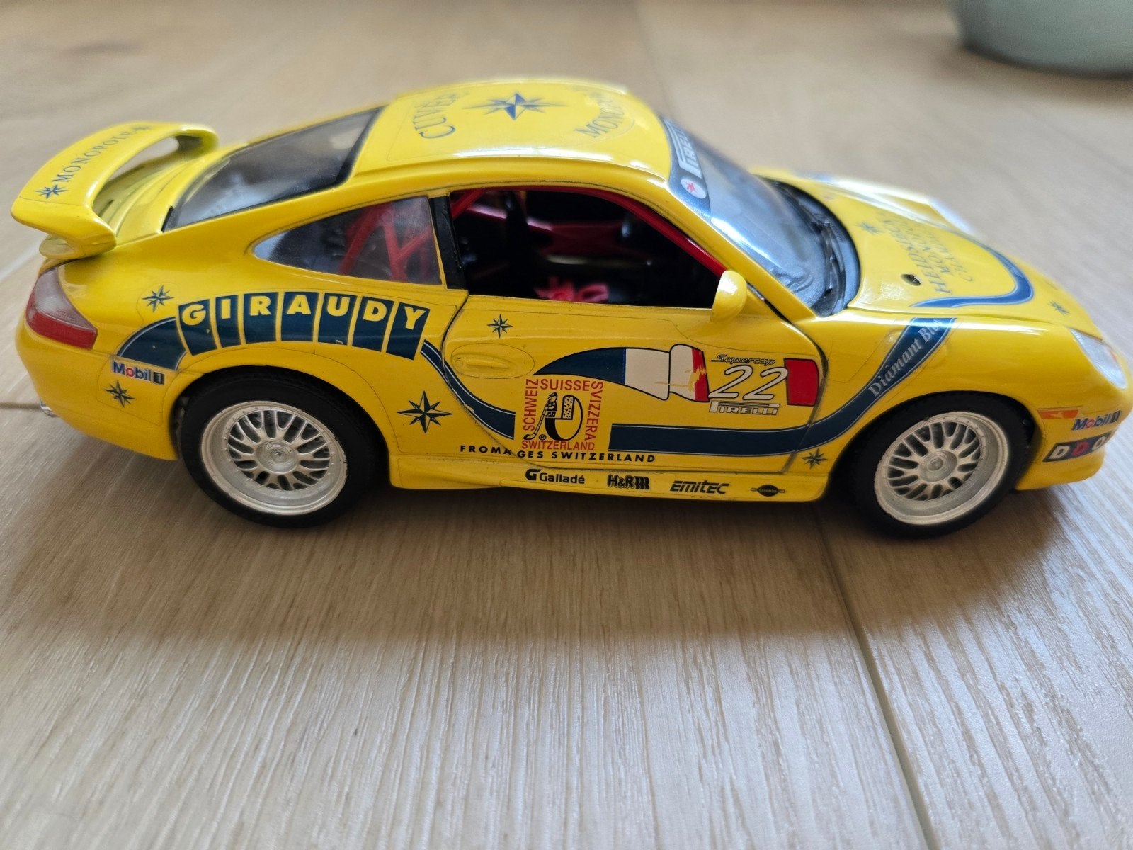 Burago 1997 Porsche Carrera schaal 1:18, Enlèvement ou Envoi, Voiture, Burago