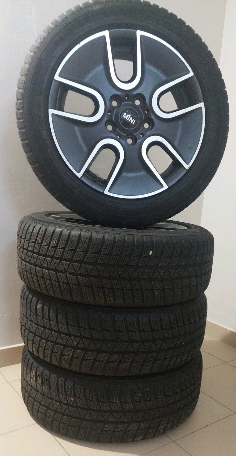 Originele MINI 17" aluminium velgen + winterbanden
Runflat (, Auto diversen, Wieldoppen