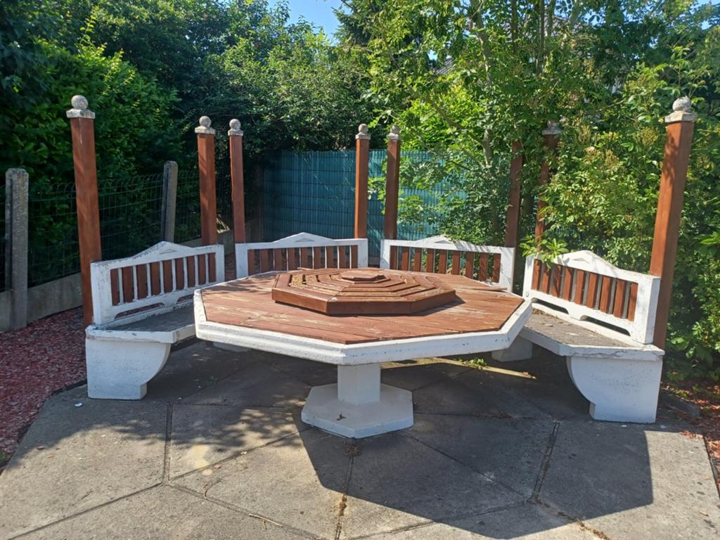 Picknick tafel en bank in wit beton, Tuin en Terras, Ophalen, Overige materialen, Gebruikt, 8 zitplaatsen