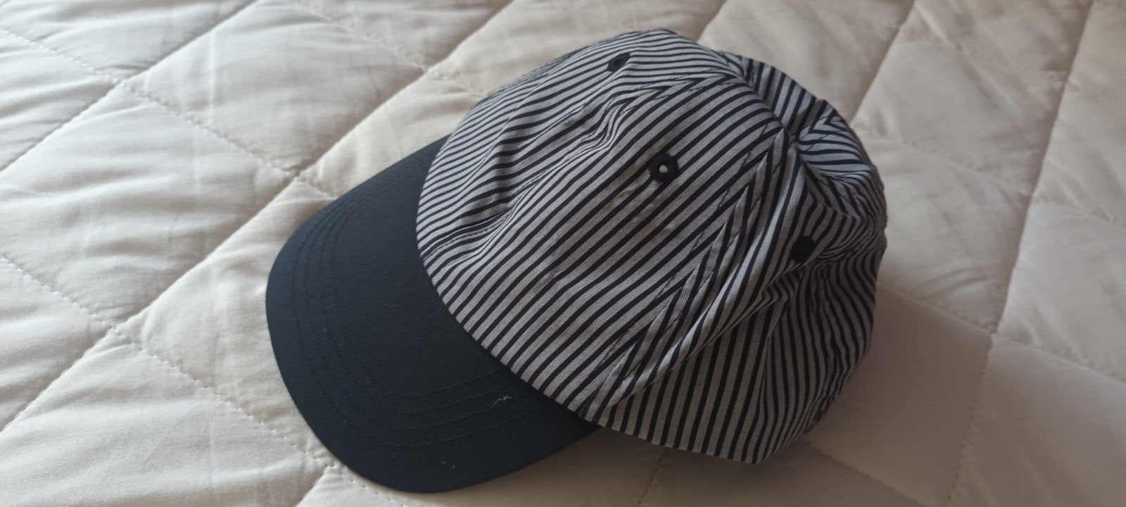 Casquette de baseball rayée noir/gris, Enlèvement, Casquette